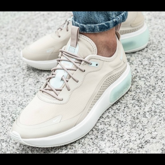 Nike Air Max Dia Light Orewood Shoes